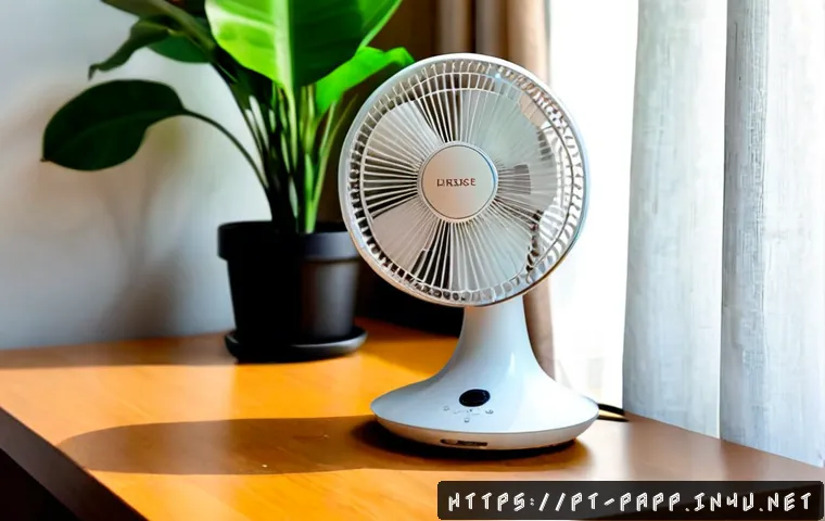Home 17 포터블 선풍기 배터리 수명 - Photorealistic close-up of a compact rechargeable portable fan on a clean wooden desk in a bright Br...